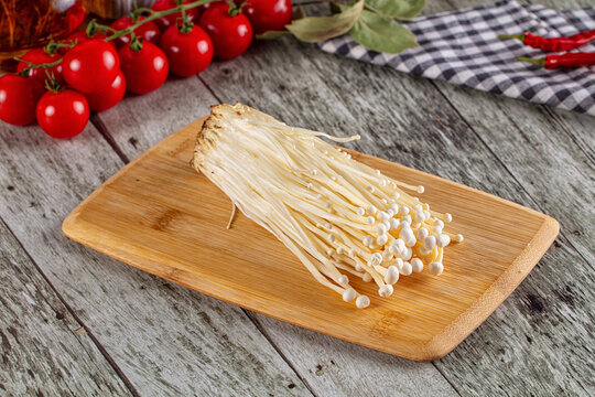 Raw organic fresh enoki mushrooms