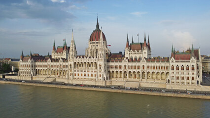 Obraz premium Hungarian Parliament building on Danube river