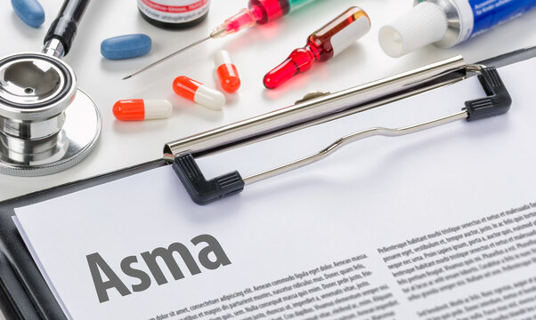 Asthma in spanish written on a clipboard