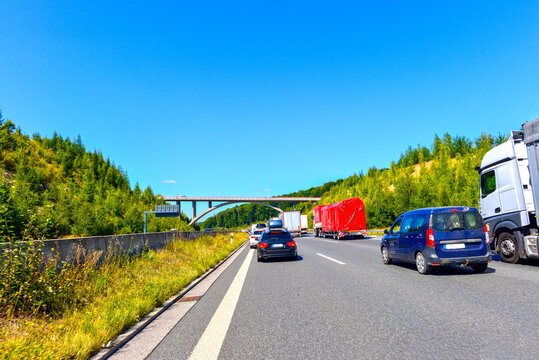 Stau auf der A3 zwischen Weibersbrunn und Bessenbach/Waldaschaff in Fahrtrichtung Frankfurt 