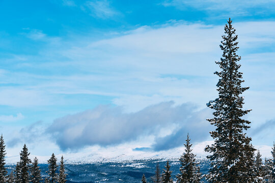 View towards the Rondane Mountains seen from the area of Harpefoss in the Gudbrandsdalen Valley, Oppland, Norway, April 2026.