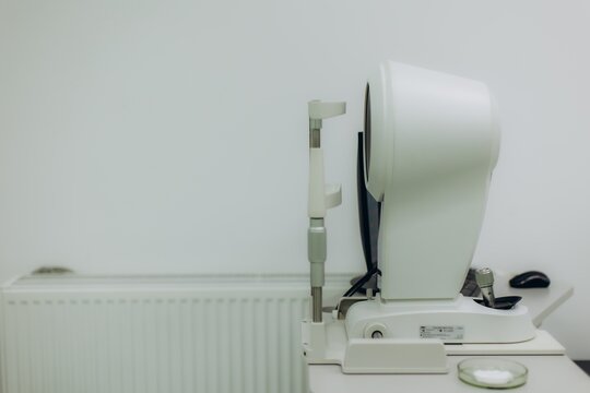 Ophthalmic autorefractor equipment for vision test in clinic
