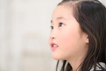 Fototapeta premium 会話をする日本人の女の子