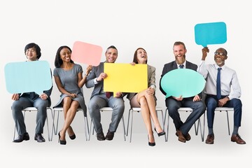 Obraz premium Businesspeople with speech bubbles, isolated on off white