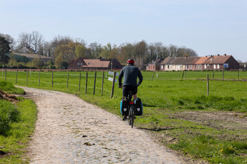 Naklejka premium Le secteur pavés du moulin de Vertain à Templeuve que les coureur cyclistes franchissent durant la mythique classique course Paris - Roubaix 
