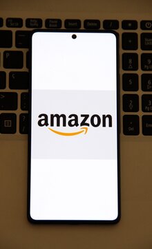 Amazon - Empresa de tecnologia e varejo, fundada por Jeff Bezos em 1994, inicialmente como uma livraria online.