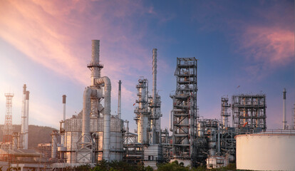 Obraz premium Oil and Gas Industrial zone,The equipment of oil refining,Close-up of industrial pipelines of an oil-refinery plant,Detail of oil pipeline with valves in large oil refinery.