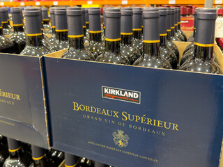 Naklejka premium Kirkland Signature Bordeaux Superieur Grand Vin de Bordeaux red wine