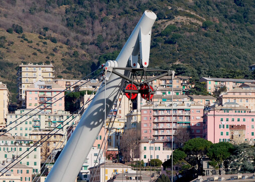 The pulleys of a peak lift, also known as a bigo, currently used to lift a panoramic elevator.