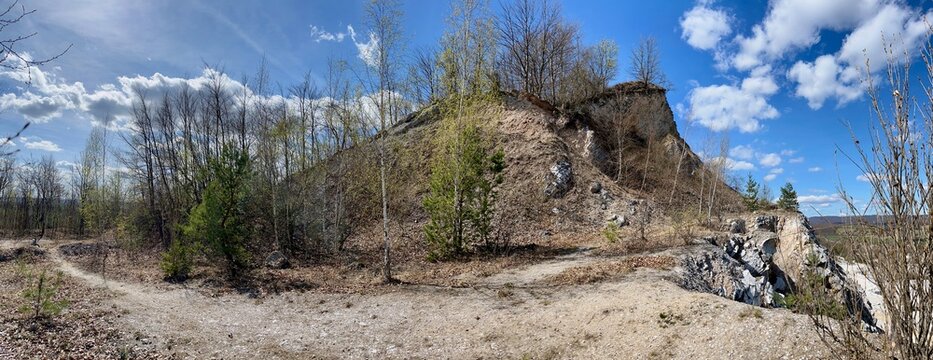 Einmal rund um den Kohnstein bei Nordhausen mit Ausblicken auf den S&uuml;dharz und Niedersachswerfen im Vorfr&uuml;hling