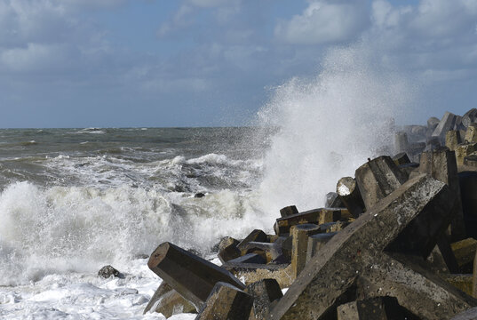 Wellenbrecher an der Nordsee
