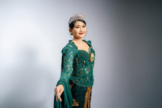 Elegant Beauty Queen in Green Traditional Kabaya Dress with Flowing Fabric