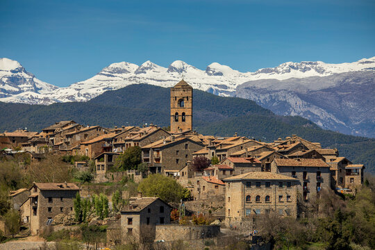 The town of Ainsa with the Ordesa and Monte Perdido National Park, Huesca, Aragon, Spain, in the background