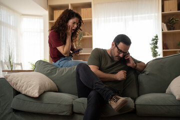 Obraz premium Tense domestic moment with wife finding husband’s phone betrayal