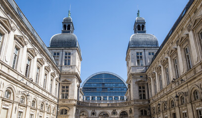 Fototapeta premium L'hôtel de ville de Lyon se situe dans le 1er arrondissement de Lyon, au n° 1 place de la Comédie, où il fait face à l'Opéra