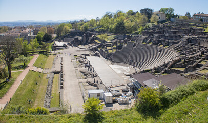 Le théâtre antique de Lyon ou Lugdunum est un des principaux monuments romains visibles à Lyon en france. Il est adossé à la colline de Fourvière