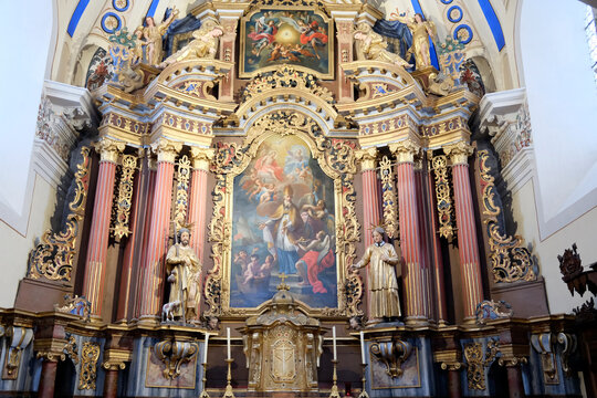 Saint Nicolas de Veroce church.  Richly gilded baroque altarpiece featuring a central painting of  Saint Nicolas by carved golden sculptures. Saint Nicolas de Veroce. France.