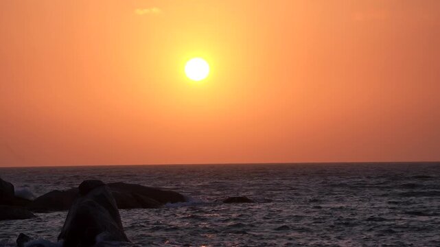 Goa Sunset Timelapse Telephoto View Sun Over Ocean Horizon Agonda Beach 4K