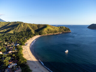 Fototapeta premium Wonderful paradisiacal Toque-Toque Grande beach in São Sebastião