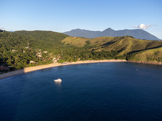 Fototapeta premium Wonderful paradisiacal Toque-Toque Grande beach in São Sebastião