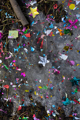 Naklejka premium Wet melting ice with embedded leaves and glitter confetti tactile macro texture