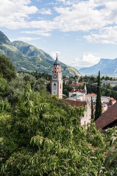 View over gardens, Sankt Nikolaus parish church, Parrocchia San Nicol&ograve;, city view, old town, Merano, Trentino, South Tyrol, Italy