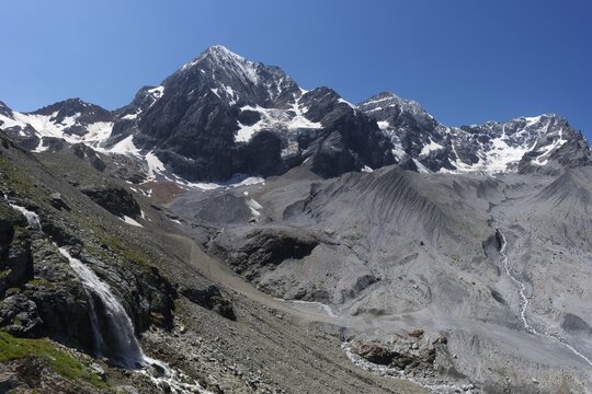 K&ouml;nigsspitze, Monte Zebru, Ortler from the southeast with Suldenferner glacier, in front on the left Suldenbach waterfall, near the mountain village of Sulden, Solda, district of the municipality of Stilfs, Suldental, Ortler Alps, Ortles, Vinschgau, Trentino-South Tyrol, Italy