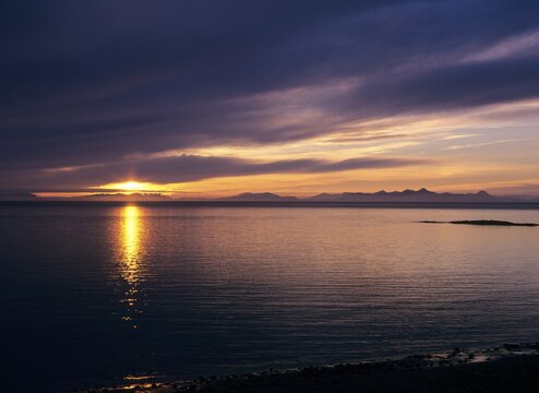 Evening mood at Kilmur Bay, in front of the mountains of the Outer Hebrides, Scotland, United Kingdom, Europe