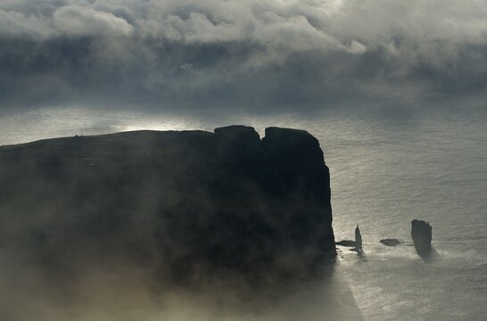 Kollur Mountain and the sea stacks of Risin and Kellingin in the evening light, Ei&eth;i, Eysturoy, Faroe Islands, Denmark