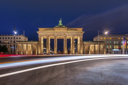 Traces of light in front of the Brandenburg Gate at dusk, Pariser Platz, Berlin, Germany