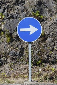 Traffic sign, turn right, traffic direction