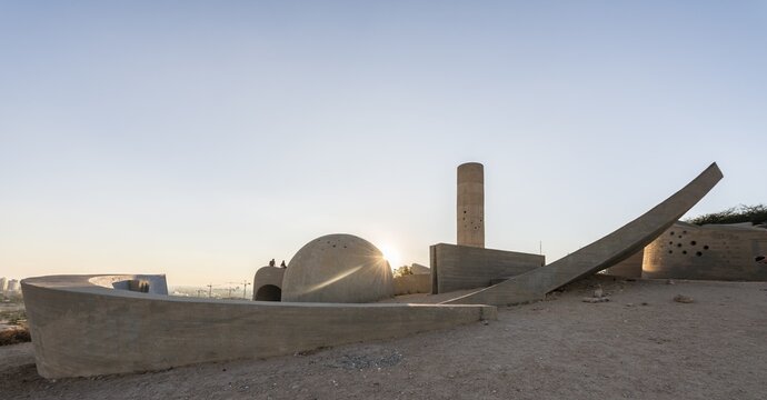 Concrete monument, monument of the Negev Brigade, sun in the evening, Be'er Scheva, Israel