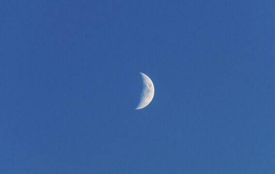 Increasing crescent moon, moon by day, Germany