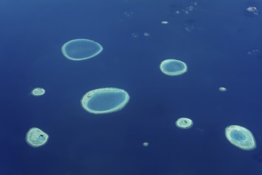 Small ring reefs, remains of sunken islands, Vaavu Atoll or Felidhu Atoll, Indian Ocean, Maldives