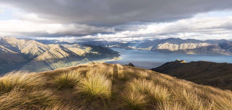 Sun shining, lake surrounded by mountains, Lake Hawea, view from Isthmus Peak, Otago, South Island, New Zealand
