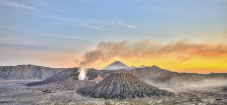 Sunset, smoking volcano Gunung Bromo, Mount Batok in front, Mount Kursi at back, Mount Gunung Semeru, Bromo Tengger Semeru National Park, Java, Indonesia