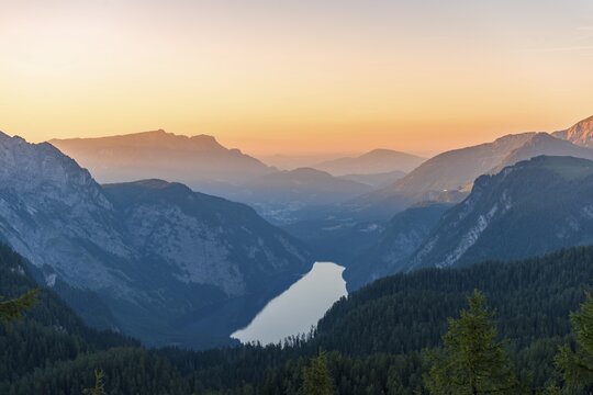 View over the K&ouml;nigssee from the Feldkogel, Funtenseetauern, sunset, Berchtesgaden National Park, Berchtesgaden area, Upper Bavaria, Bavaria, Germany