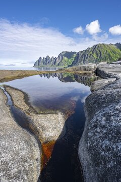 Tidal pool, rocky coast of Tungeneset, rocky peak Devil's Teeth, devil's teeth, Okshornan, Steinfjorden, Senja Island, Troms, Norway