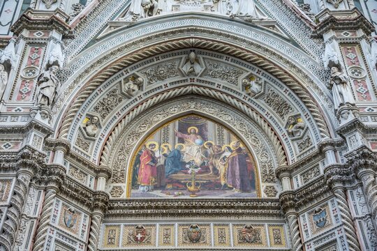 Marble fa&ccedil;ade of Florence Cathedral, Cattedrale di Santa Maria del Fiore with the dome by Brunelleschi, UNESCO World Heritage Site, Florence, Tuscany, Italy