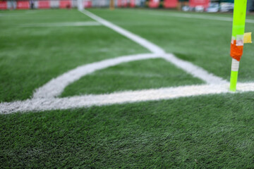 soccer field with green grass, white markings, and a corner flag.. The image captures part of the pitch used in professional matches, highlighting sports atmosphere and game preparation © Point of view
