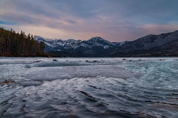 Obraz premium Pastel Sunrise Over Barrier Lake Mountains