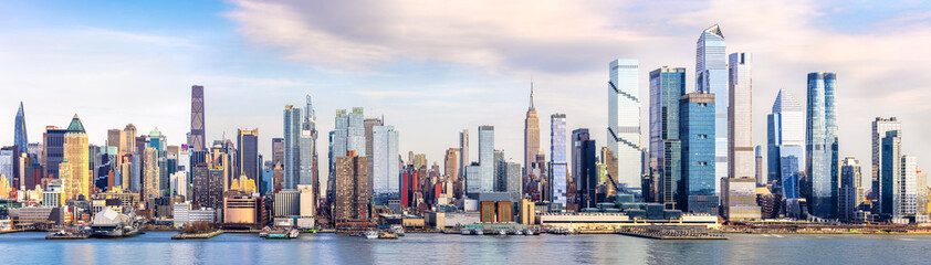 Obraz na płótnie Canvas New York City midtown skyline panorama, as viewed from Weehawken, along the 42nd street canyon