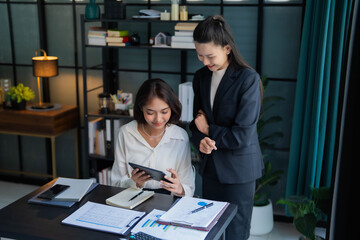 Fototapeta premium Asian boss training work employee in office