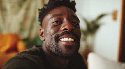 Obraz premium Happy Man with Short Hair, Wearing a Beard and Mustache, Smiling at Camera in Casual Attire