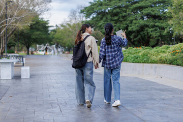 Obraz premium Students walking together on campus path enjoying friendship