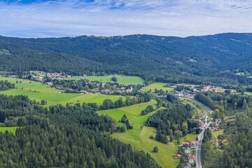 Obraz premium Ausblick in den Lamer Winkel im Bayerischen Wald rund um die Ortschaft Lohberghütte