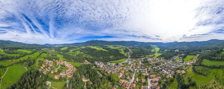 Lohbergh&uuml;tte im Naturpark Oberer Bayerischer Wald im Kreis Cham in der Oberpfalz von oben