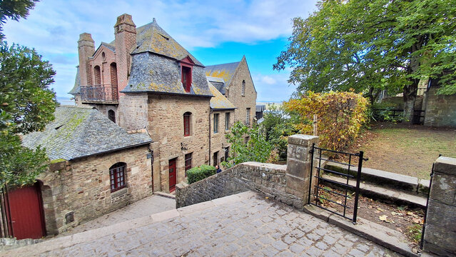 Chemin de ronde, remparts, intra-muros, village m&eacute;di&eacute;val du Mont St Michel