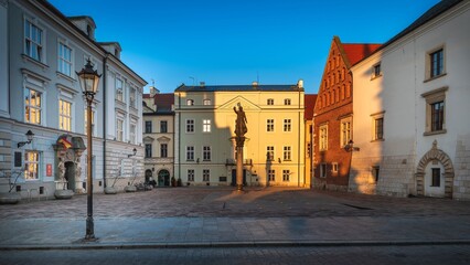 Plac Marii Magdaleny i Pomnik Piotra Skargi w Krakowie o wschodzie słońca © Michal45
