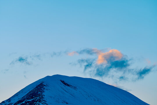 Heidalsmuen Mountain seen from the County Road 255 between Vinstra and Sk&aring;bu, Norway, April 2026.